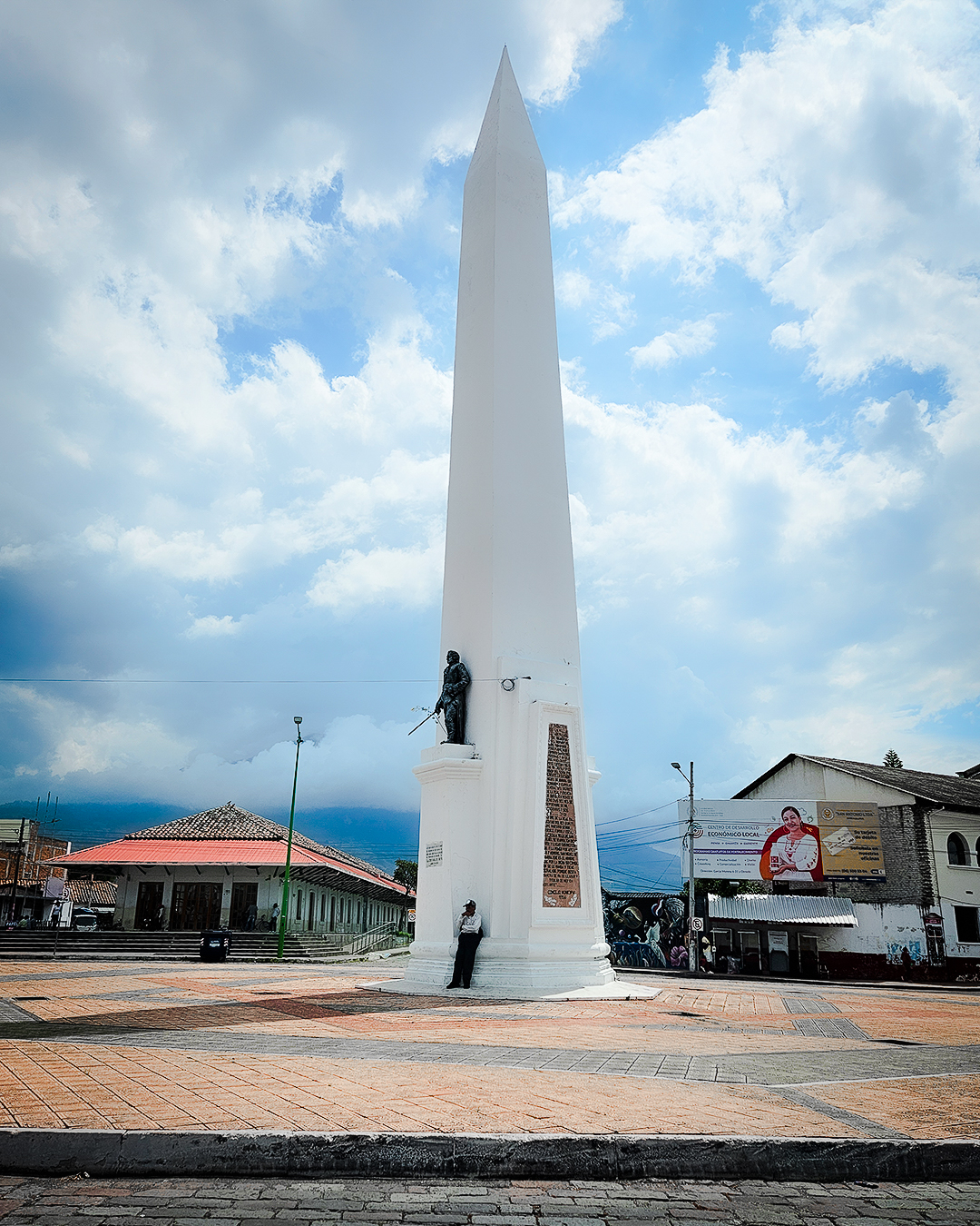 Plaza ecuatoriana moderna