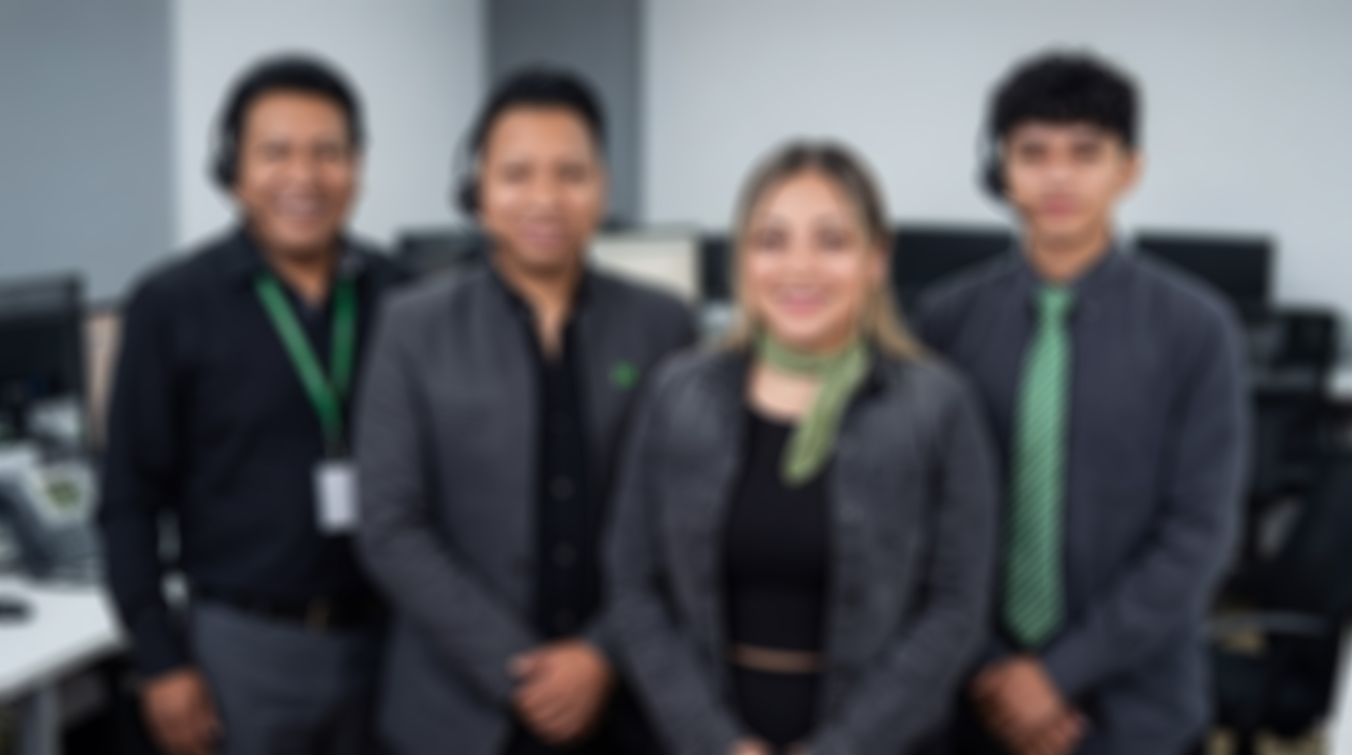 Equipo de atención al cliente ViewGo en oficinas modernas de Ibarra